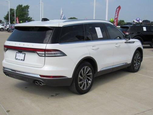White Metallic 2025 Lincoln Aviator Premiere