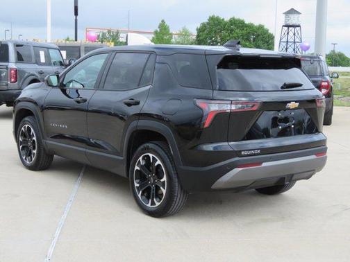 Mosaic Black Metallic 2025 Chevrolet Equinox LT