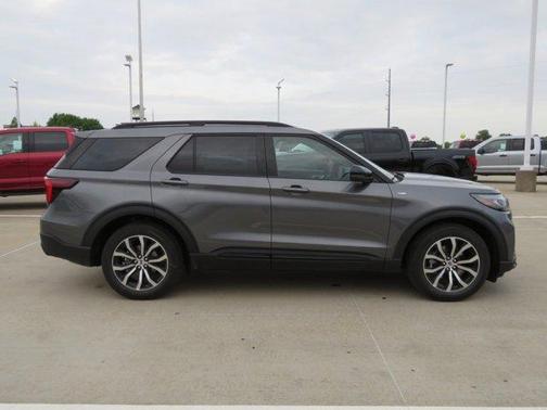 Carbonized Gray Metallic 2026 Ford Explorer ST-Line