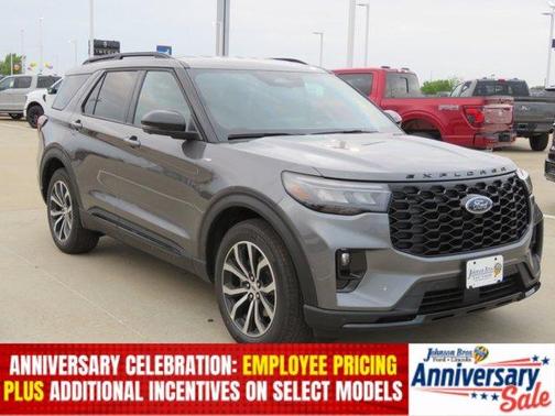 Carbonized Gray Metallic 2026 Ford Explorer ST-Line