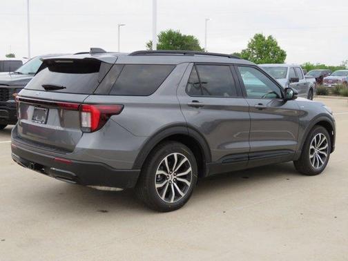 Carbonized Gray Metallic 2026 Ford Explorer ST-Line