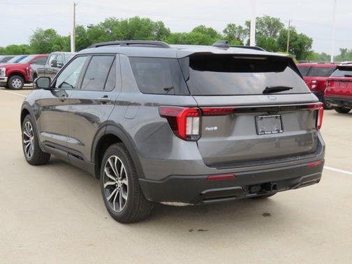Carbonized Gray Metallic 2026 Ford Explorer ST-Line