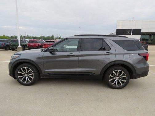 Carbonized Gray Metallic 2026 Ford Explorer ST-Line