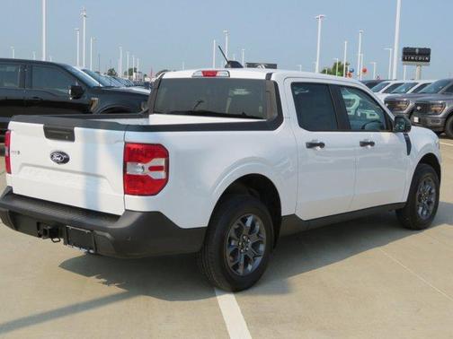 Oxford White 2025 Ford Maverick XLT