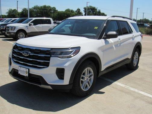 Star White 2026 Ford Explorer Active