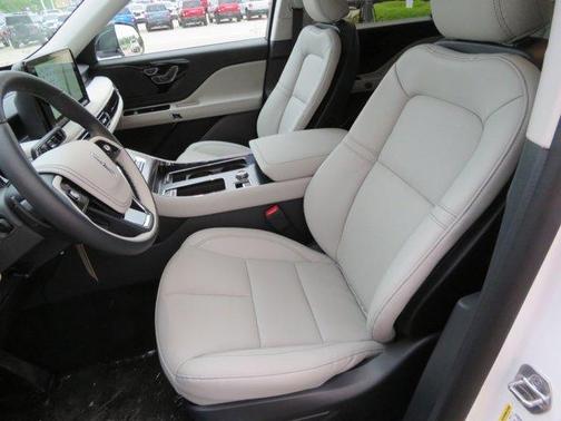 Pristine White 2026 Lincoln Aviator Premiere