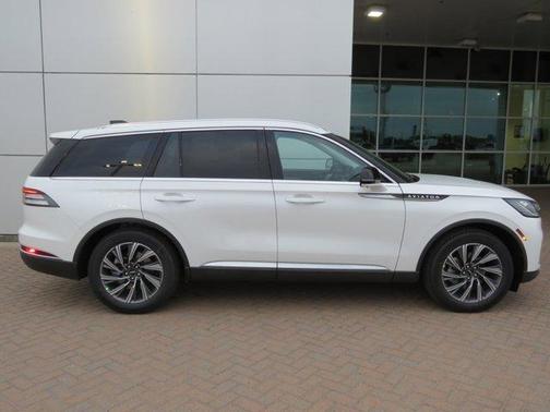 Pristine White 2026 Lincoln Aviator Premiere
