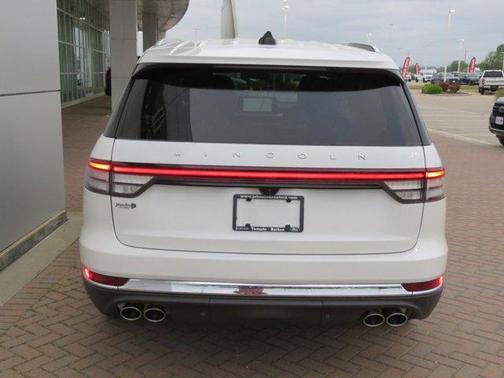 Pristine White 2026 Lincoln Aviator Premiere