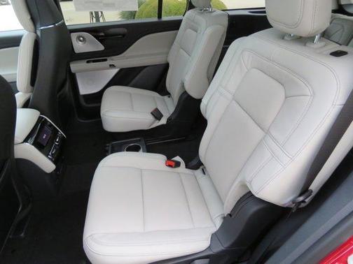 Red Carpet 2026 Lincoln Aviator Reserve AWD