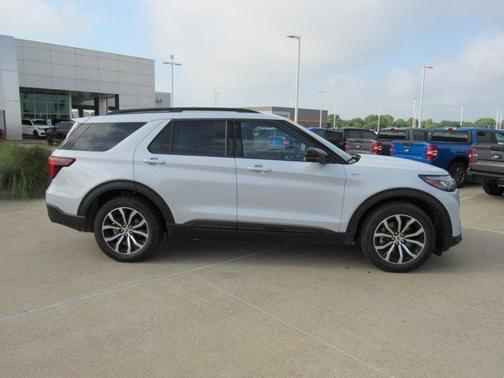Space White Metallic 2026 Ford Explorer ST-Line