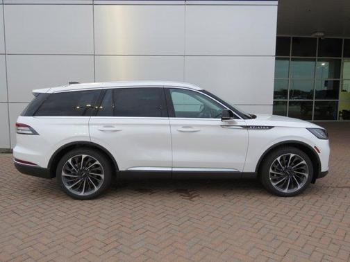 Pristine White 2026 Lincoln Aviator Reserve RWD