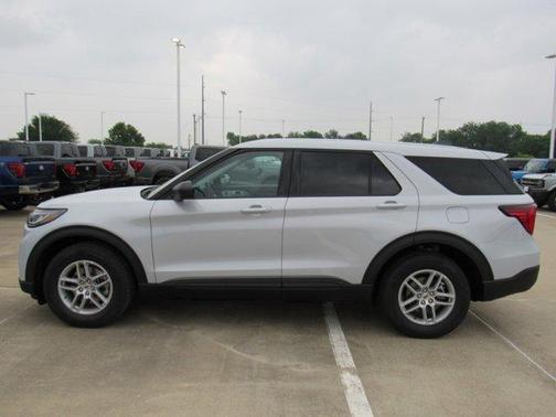 Space White Metallic 2026 Ford Explorer Active