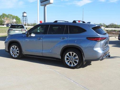 Blue 2021 Toyota Highlander Hybrid Limited