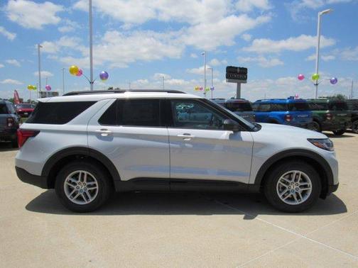 Space White Metallic 2026 Ford Explorer Active