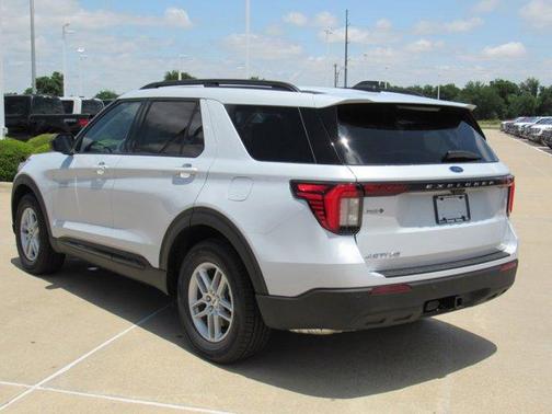 Space White Metallic 2026 Ford Explorer Active