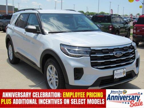 Space White Metallic 2026 Ford Explorer Active