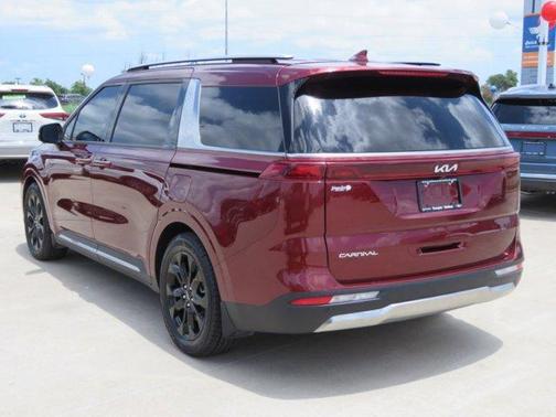 2023 Kia Carnival SX