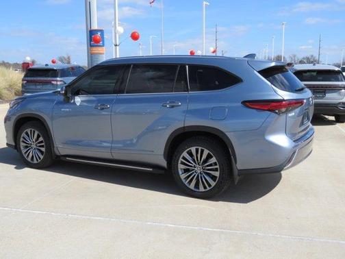 2021 Toyota Highlander Hybrid Platinum