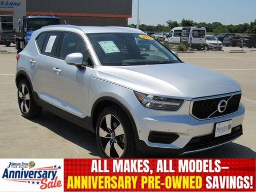 Bright Silver Metallic 2019 Volvo XC40 T5 Momentum