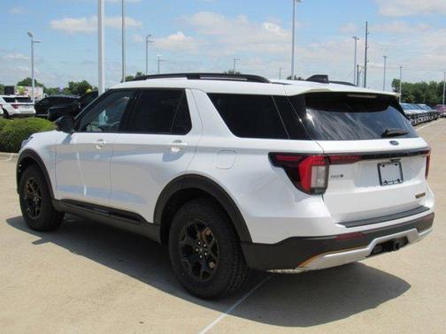 Star White 2026 Ford Explorer Tremor
