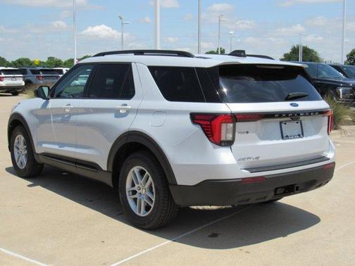 Space White Metallic 2026 Ford Explorer Active