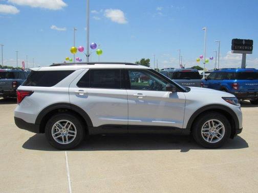 Space White Metallic 2026 Ford Explorer Active