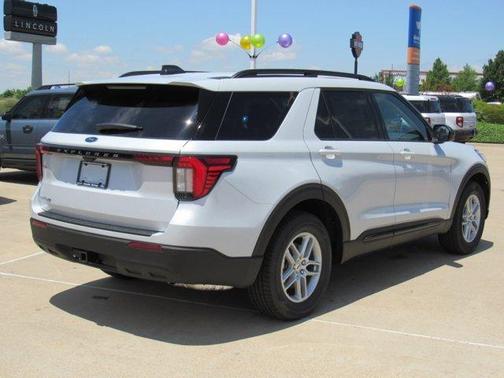 Space White Metallic 2026 Ford Explorer Active