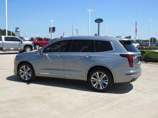 Silver Metallic 2023 Cadillac XT6 Premium Luxury FWD