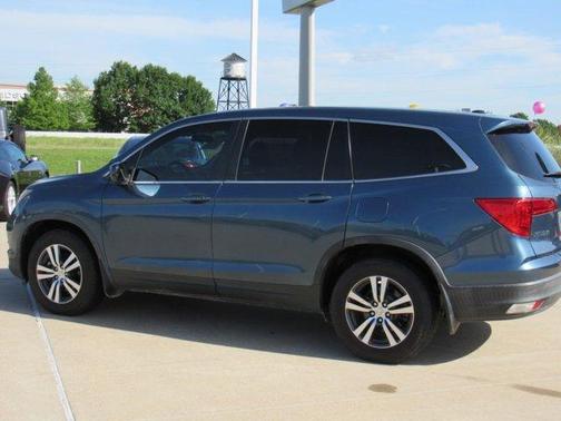 Blue 2018 Honda Pilot EX