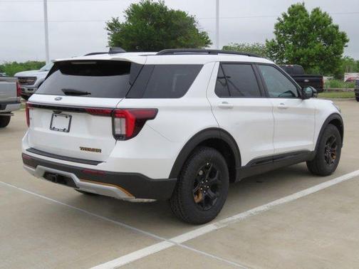 Star White 2026 Ford Explorer Tremor