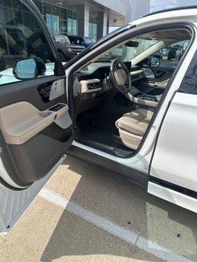 White Metallic 2022 Lincoln Aviator Reserve AWD
