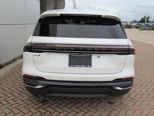 White Platinum 2026 Lincoln Nautilus Premiere