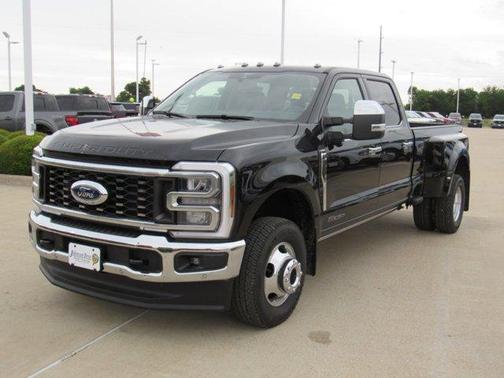 Agate Black 2026 Ford F-350 Lariat Super Duty