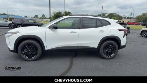 Summit White 2026 Chevrolet Trax FWD ACTIV