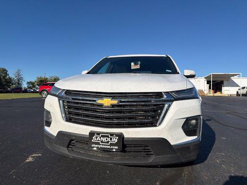 Summit White 2022 Chevrolet Traverse LT Cloth