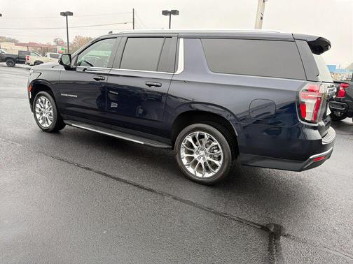 2023 Chevrolet Suburban LT