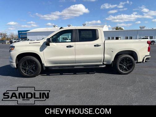 White Sands 2026 Chevrolet Silverado 1500 Custom