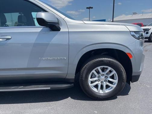 2023 Chevrolet Suburban LT