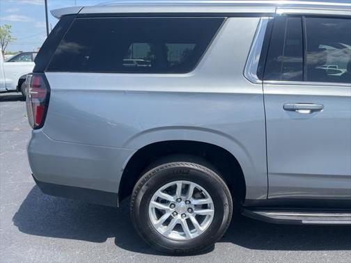 2023 Chevrolet Suburban LT