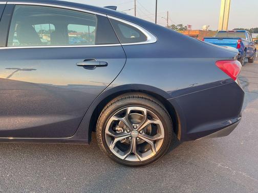 2022 Chevrolet Malibu FWD LT