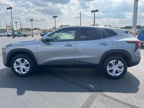 2025 Chevrolet Trax LS