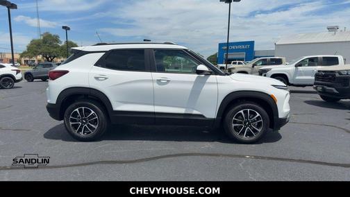 Summit White 2026 Chevrolet Trailblazer LT