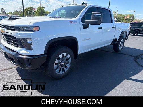 Summit White 2026 Chevrolet Silverado 2500 Custom
