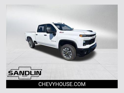 Summit White 2026 Chevrolet Silverado 2500 Custom