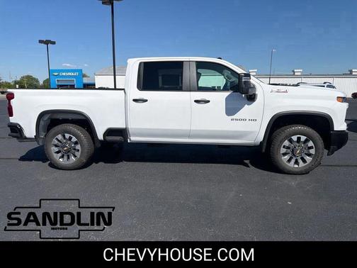 Summit White 2026 Chevrolet Silverado 2500 Custom