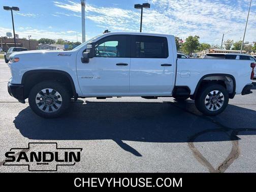 Summit White 2026 Chevrolet Silverado 2500 Custom