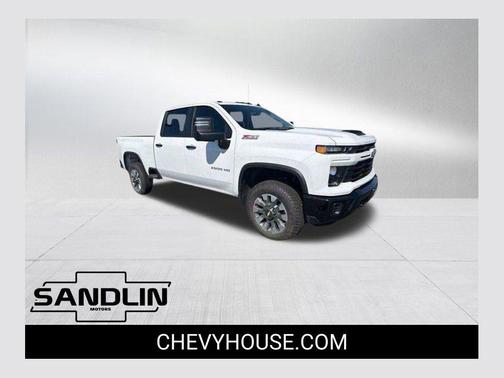 Summit White 2026 Chevrolet Silverado 2500 Custom