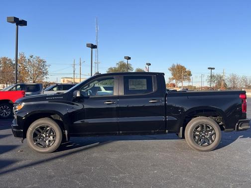 2025 Chevrolet Silverado 1500 Custom