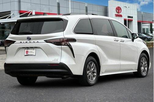 2023 Toyota Sienna XLE