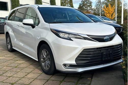 2023 Toyota Sienna XLE
